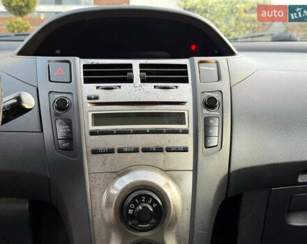 Серый Тойота Ярис, объемом двигателя 1 л и пробегом 230 тыс. км за 2999 $, фото 44 на Automoto.ua