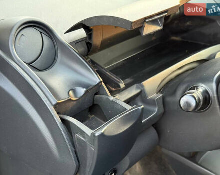 Серый Тойота Ярис, объемом двигателя 1 л и пробегом 230 тыс. км за 2999 $, фото 49 на Automoto.ua