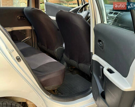 Серый Тойота Ярис, объемом двигателя 1 л и пробегом 230 тыс. км за 2999 $, фото 74 на Automoto.ua