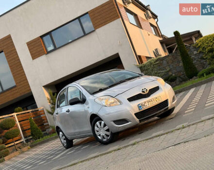Серый Тойота Ярис, объемом двигателя 1 л и пробегом 230 тыс. км за 2999 $, фото 1 на Automoto.ua