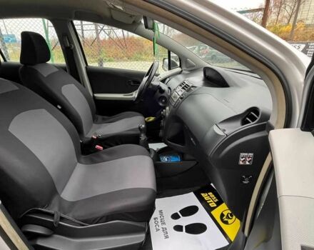 Серый Тойота Ярис, объемом двигателя 1 л и пробегом 230 тыс. км за 3450 $, фото 16 на Automoto.ua