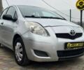 Серый Тойота Ярис, объемом двигателя 1 л и пробегом 230 тыс. км за 3450 $, фото 1 на Automoto.ua