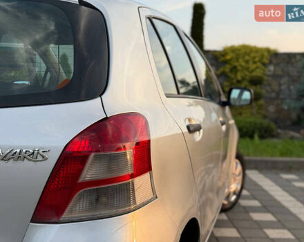 Серый Тойота Ярис, объемом двигателя 1 л и пробегом 230 тыс. км за 2999 $, фото 37 на Automoto.ua