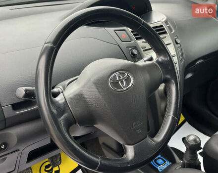 Серый Тойота Ярис, объемом двигателя 1 л и пробегом 230 тыс. км за 3450 $, фото 11 на Automoto.ua