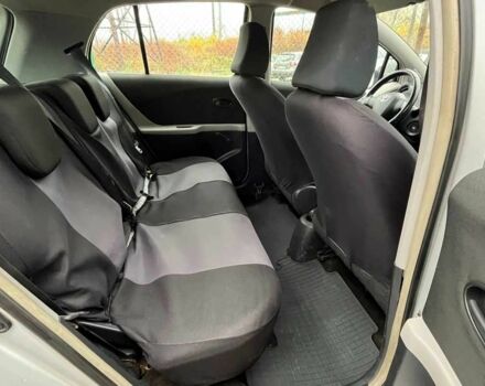 Серый Тойота Ярис, объемом двигателя 1 л и пробегом 230 тыс. км за 3450 $, фото 17 на Automoto.ua