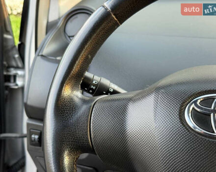 Серый Тойота Ярис, объемом двигателя 1 л и пробегом 230 тыс. км за 2999 $, фото 64 на Automoto.ua