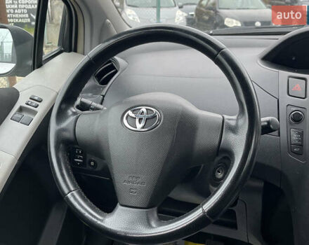 Серый Тойота Ярис, объемом двигателя 1 л и пробегом 230 тыс. км за 3450 $, фото 16 на Automoto.ua