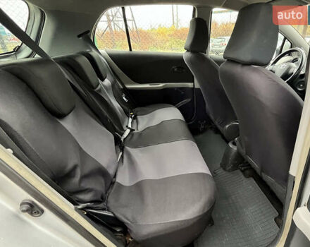 Серый Тойота Ярис, объемом двигателя 1 л и пробегом 230 тыс. км за 3450 $, фото 18 на Automoto.ua