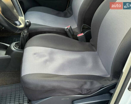 Серый Тойота Ярис, объемом двигателя 1 л и пробегом 230 тыс. км за 2999 $, фото 61 на Automoto.ua