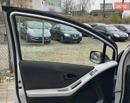 Серый Тойота Ярис, объемом двигателя 1 л и пробегом 230 тыс. км за 3450 $, фото 9 на Automoto.ua