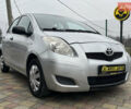 Серый Тойота Ярис, объемом двигателя 1 л и пробегом 230 тыс. км за 3450 $, фото 1 на Automoto.ua