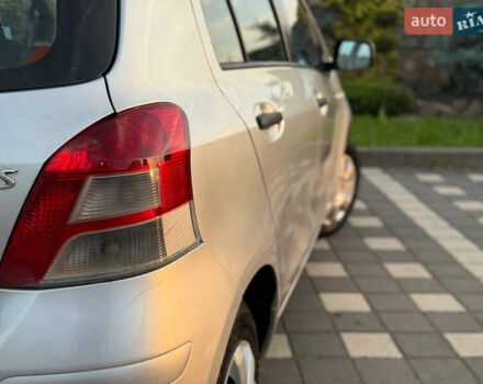 Серый Тойота Ярис, объемом двигателя 1 л и пробегом 230 тыс. км за 2999 $, фото 43 на Automoto.ua