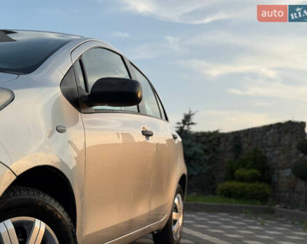 Серый Тойота Ярис, объемом двигателя 1 л и пробегом 230 тыс. км за 2999 $, фото 33 на Automoto.ua