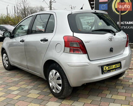 Серый Тойота Ярис, объемом двигателя 1 л и пробегом 230 тыс. км за 3450 $, фото 4 на Automoto.ua