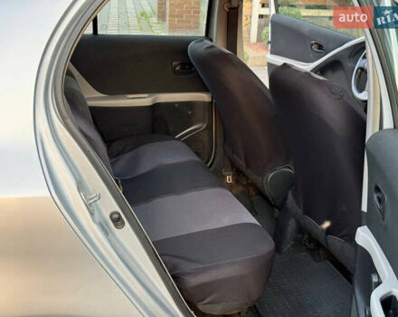 Серый Тойота Ярис, объемом двигателя 1 л и пробегом 230 тыс. км за 2999 $, фото 77 на Automoto.ua