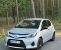 Серый Тойота Ярис, объемом двигателя 1.5 л и пробегом 220 тыс. км за 10800 $, фото 1 на Automoto.ua