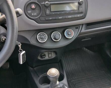 Серый Тойота Ярис, объемом двигателя 1.3 л и пробегом 32 тыс. км за 11700 $, фото 2 на Automoto.ua