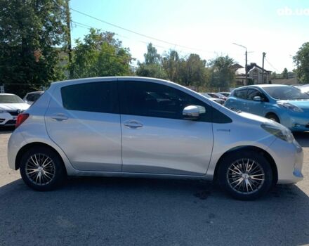 Сірий Тойота Яріс, об'ємом двигуна 1.5 л та пробігом 221 тис. км за 11340 $, фото 3 на Automoto.ua