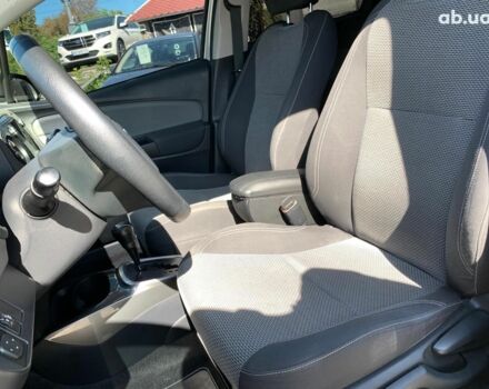 Сірий Тойота Яріс, об'ємом двигуна 1.5 л та пробігом 221 тис. км за 11340 $, фото 29 на Automoto.ua