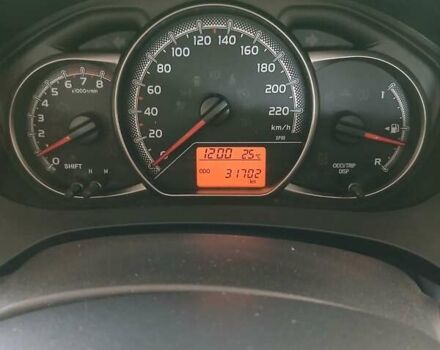 Серый Тойота Ярис, объемом двигателя 1.3 л и пробегом 32 тыс. км за 11700 $, фото 3 на Automoto.ua