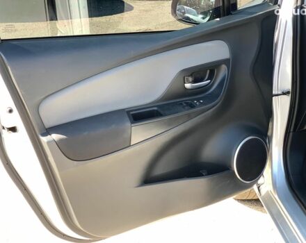 Сірий Тойота Яріс, об'ємом двигуна 1.5 л та пробігом 221 тис. км за 11340 $, фото 19 на Automoto.ua