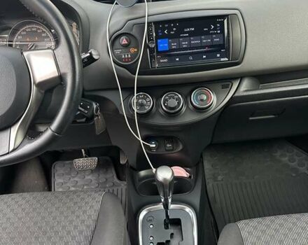 Серый Тойота Ярис, объемом двигателя 1.33 л и пробегом 166 тыс. км за 10500 $, фото 17 на Automoto.ua