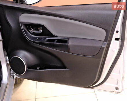 Сірий Тойота Яріс, об'ємом двигуна 1.5 л та пробігом 148 тис. км за 11900 $, фото 37 на Automoto.ua