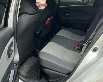 Серый Тойота Ярис, объемом двигателя 1.5 л и пробегом 140 тыс. км за 11500 $, фото 27 на Automoto.ua