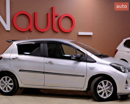 Сірий Тойота Яріс, об'ємом двигуна 1.5 л та пробігом 148 тис. км за 11900 $, фото 7 на Automoto.ua