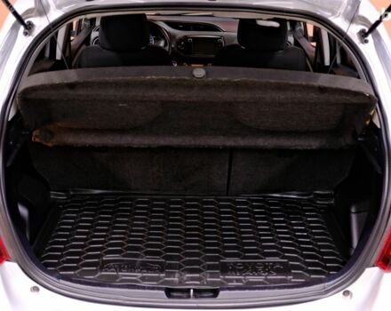 Серый Тойота Ярис, объемом двигателя 1.5 л и пробегом 148 тыс. км за 11900 $, фото 8 на Automoto.ua