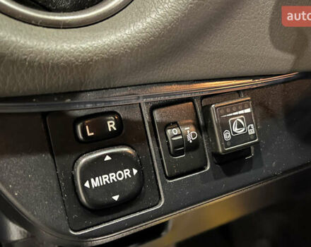 Серый Тойота Ярис, объемом двигателя 1 л и пробегом 247 тыс. км за 8000 $, фото 12 на Automoto.ua