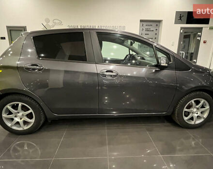 Серый Тойота Ярис, объемом двигателя 1 л и пробегом 247 тыс. км за 8000 $, фото 7 на Automoto.ua