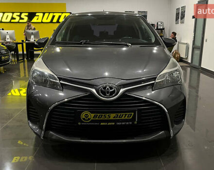 Серый Тойота Ярис, объемом двигателя 1 л и пробегом 247 тыс. км за 8000 $, фото 1 на Automoto.ua