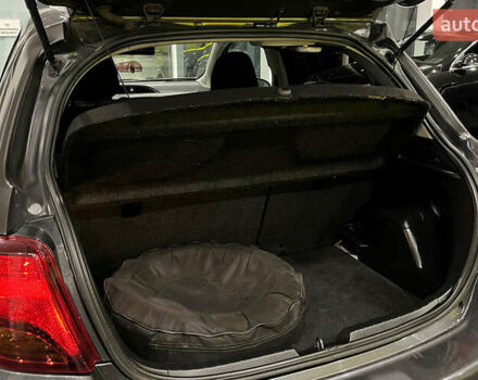 Серый Тойота Ярис, объемом двигателя 1 л и пробегом 247 тыс. км за 8000 $, фото 19 на Automoto.ua