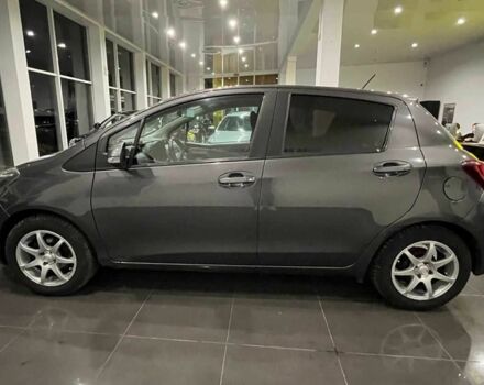 Тойота Яріс 2016 у Львові на Automoto.ua Сірий Тойота Яріс, об'ємом двигуна 1 л та пробігом 247 тис. км за 8000 $, фото 3 на Automoto.ua