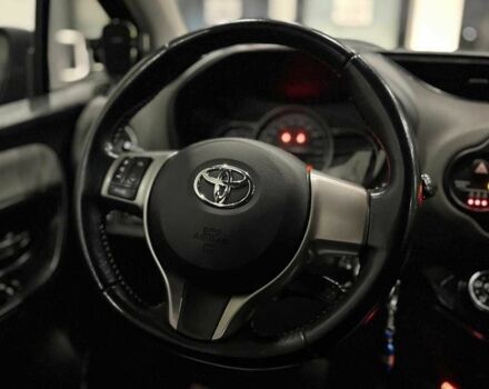 Тойота Яріс 2016 у Львові на Automoto.ua Сірий Тойота Яріс, об'ємом двигуна 1 л та пробігом 247 тис. км за 8000 $, фото 10 на Automoto.ua