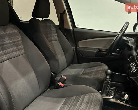 Серый Тойота Ярис, объемом двигателя 1 л и пробегом 247 тыс. км за 8000 $, фото 18 на Automoto.ua