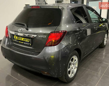 Серый Тойота Ярис, объемом двигателя 1 л и пробегом 247 тыс. км за 8000 $, фото 6 на Automoto.ua