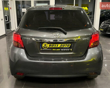 Серый Тойота Ярис, объемом двигателя 1 л и пробегом 247 тыс. км за 8000 $, фото 5 на Automoto.ua