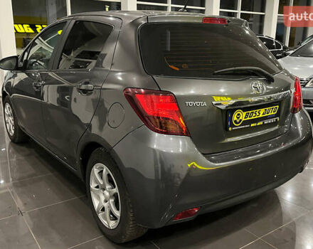 Серый Тойота Ярис, объемом двигателя 1 л и пробегом 247 тыс. км за 8000 $, фото 4 на Automoto.ua