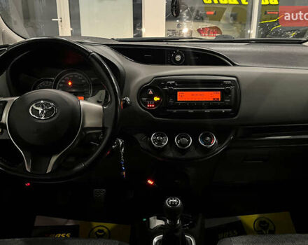 Серый Тойота Ярис, объемом двигателя 1 л и пробегом 247 тыс. км за 8000 $, фото 9 на Automoto.ua