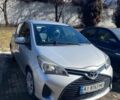Сірий Тойота Яріс, об'ємом двигуна 1.5 л та пробігом 134 тис. км за 13000 $, фото 1 на Automoto.ua