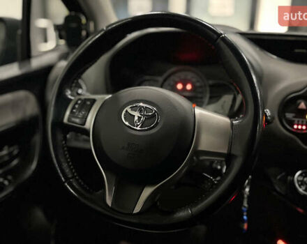 Серый Тойота Ярис, объемом двигателя 1 л и пробегом 247 тыс. км за 8000 $, фото 10 на Automoto.ua