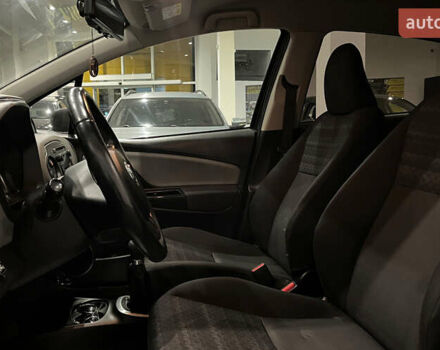 Серый Тойота Ярис, объемом двигателя 1 л и пробегом 247 тыс. км за 8000 $, фото 8 на Automoto.ua