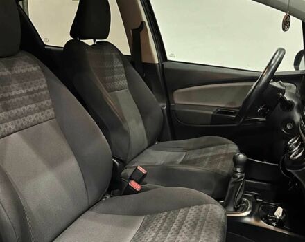 Тойота Яріс 2016 у Львові на Automoto.ua Сірий Тойота Яріс, об'ємом двигуна 1 л та пробігом 247 тис. км за 8000 $, фото 18 на Automoto.ua