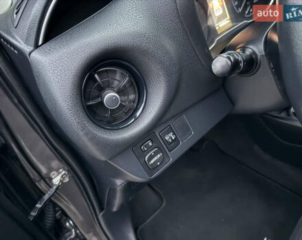 Сірий Тойота Яріс, об'ємом двигуна 1.5 л та пробігом 100 тис. км за 14999 $, фото 49 на Automoto.ua