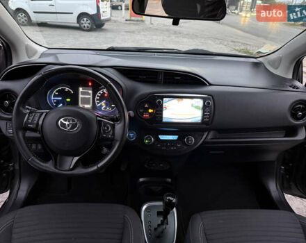 Сірий Тойота Яріс, об'ємом двигуна 1.5 л та пробігом 100 тис. км за 14999 $, фото 4 на Automoto.ua