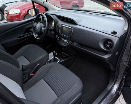 Сірий Тойота Яріс, об'ємом двигуна 1.5 л та пробігом 100 тис. км за 14999 $, фото 3 на Automoto.ua