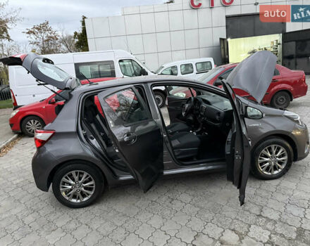 Сірий Тойота Яріс, об'ємом двигуна 1.5 л та пробігом 100 тис. км за 14999 $, фото 69 на Automoto.ua