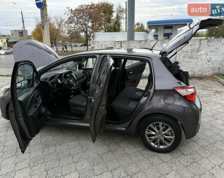 Сірий Тойота Яріс, об'ємом двигуна 1.5 л та пробігом 100 тис. км за 14999 $, фото 77 на Automoto.ua